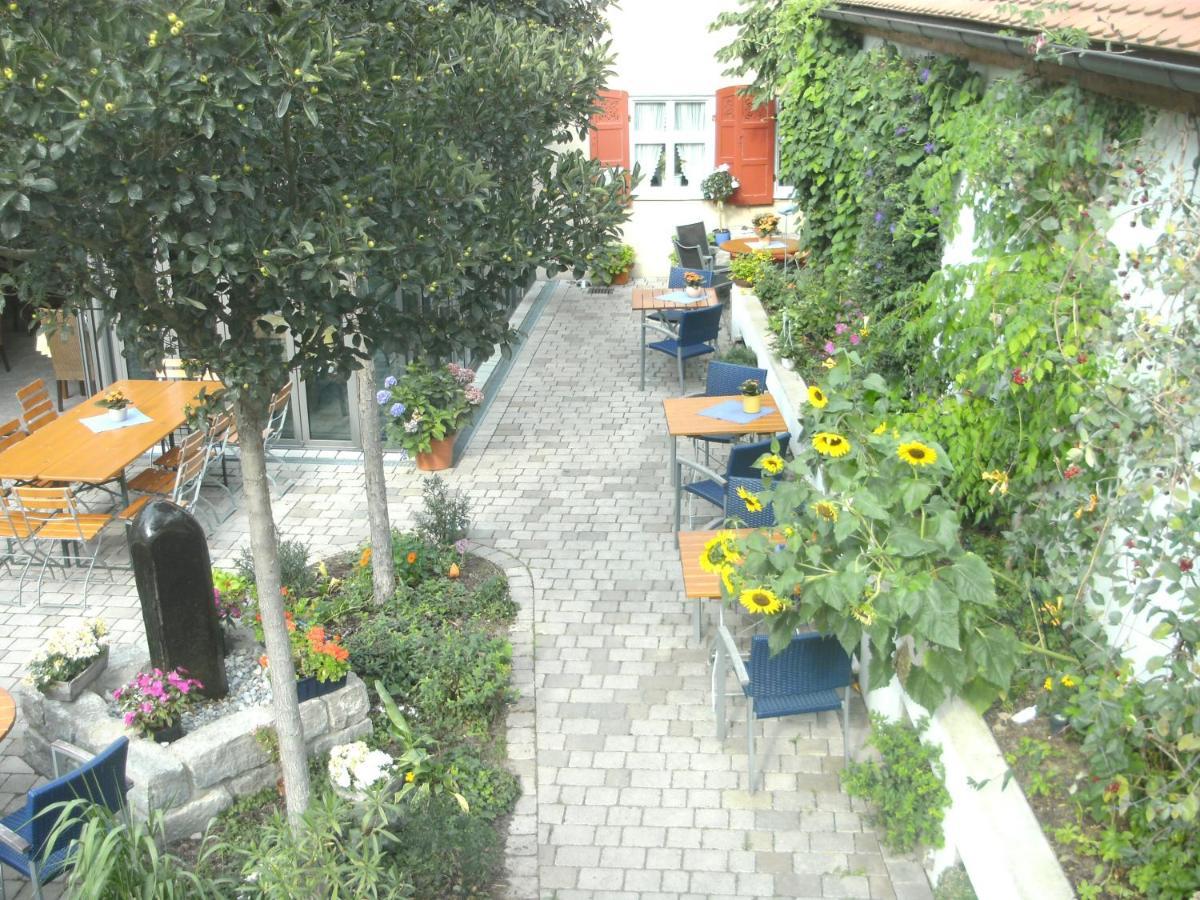 Hotel-Restaurant Goldenes Lamm 딘클스버 외부 사진