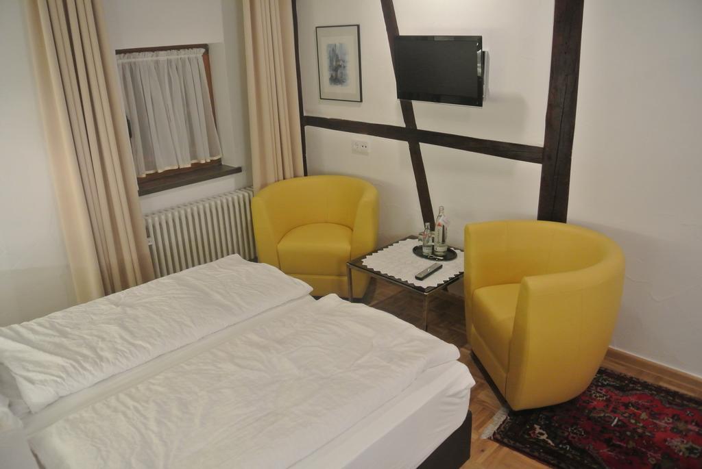 Hotel-Restaurant Goldenes Lamm 딘클스버 외부 사진
