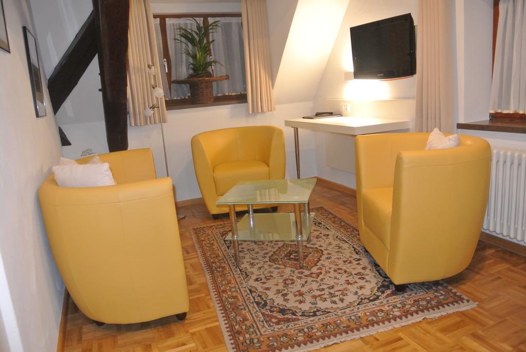 Hotel-Restaurant Goldenes Lamm 딘클스버 외부 사진