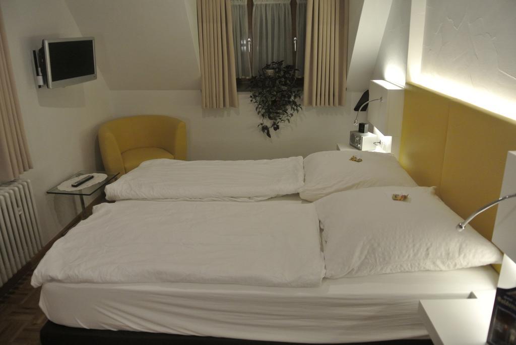 Hotel-Restaurant Goldenes Lamm 딘클스버 외부 사진