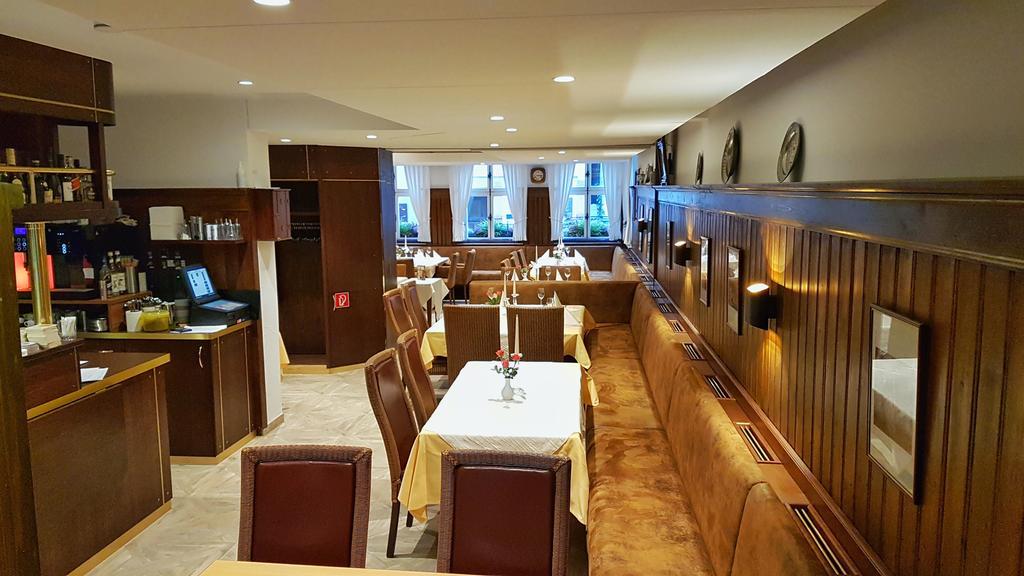 Hotel-Restaurant Goldenes Lamm 딘클스버 외부 사진