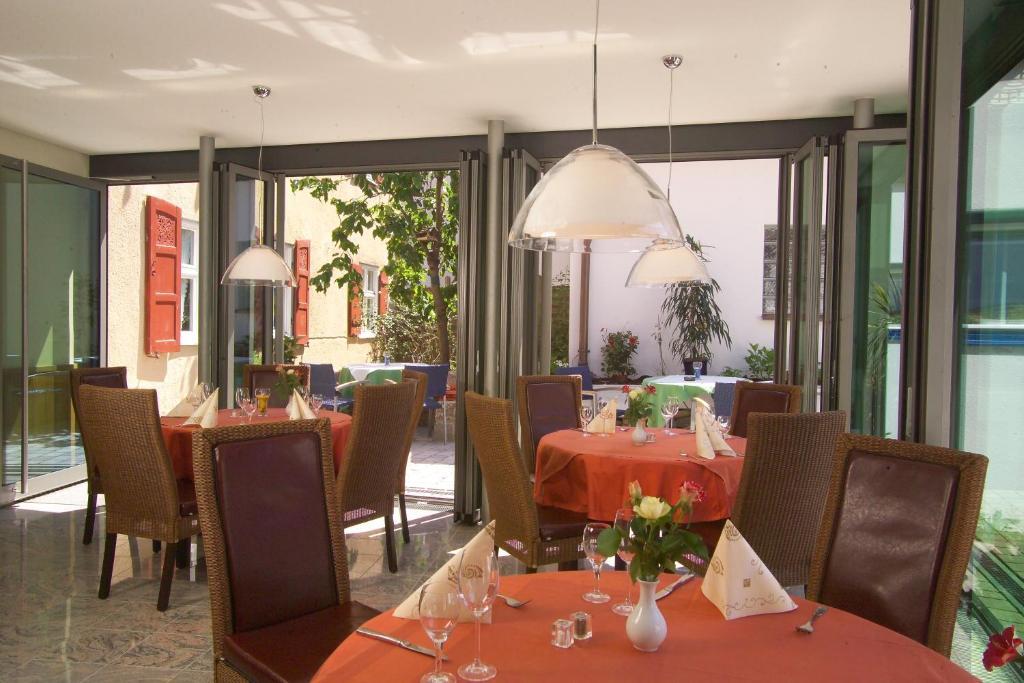 Hotel-Restaurant Goldenes Lamm 딘클스버 외부 사진