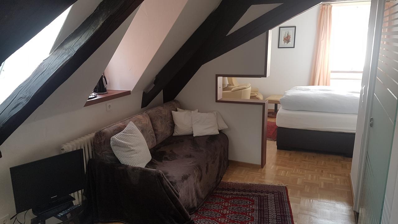 Hotel-Restaurant Goldenes Lamm 딘클스버 외부 사진
