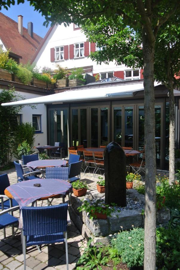 Hotel-Restaurant Goldenes Lamm 딘클스버 외부 사진